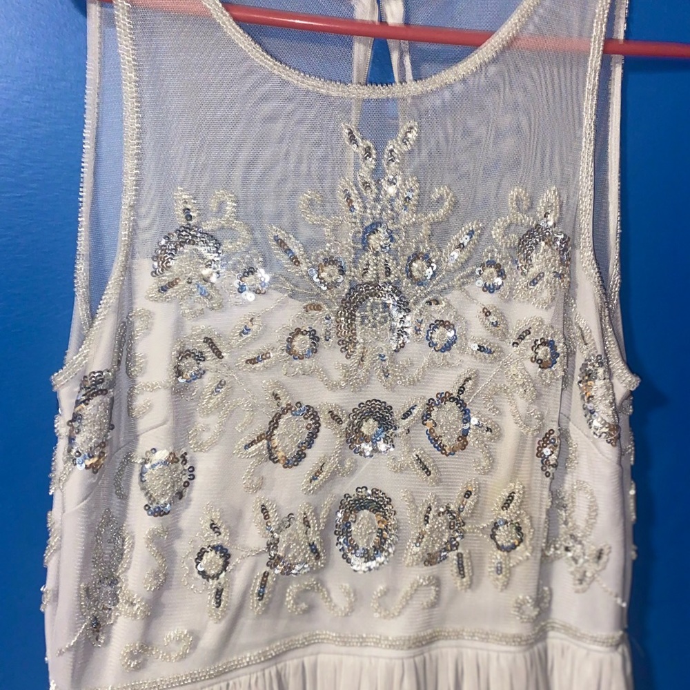 Selling this dress. Used once and great conditions. Size L in juniors.